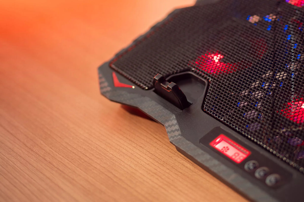 Aušinimo stovas nešiojamam kompiuteriui 15,6' žaidimams, didelis, LED, USB šakytuvas