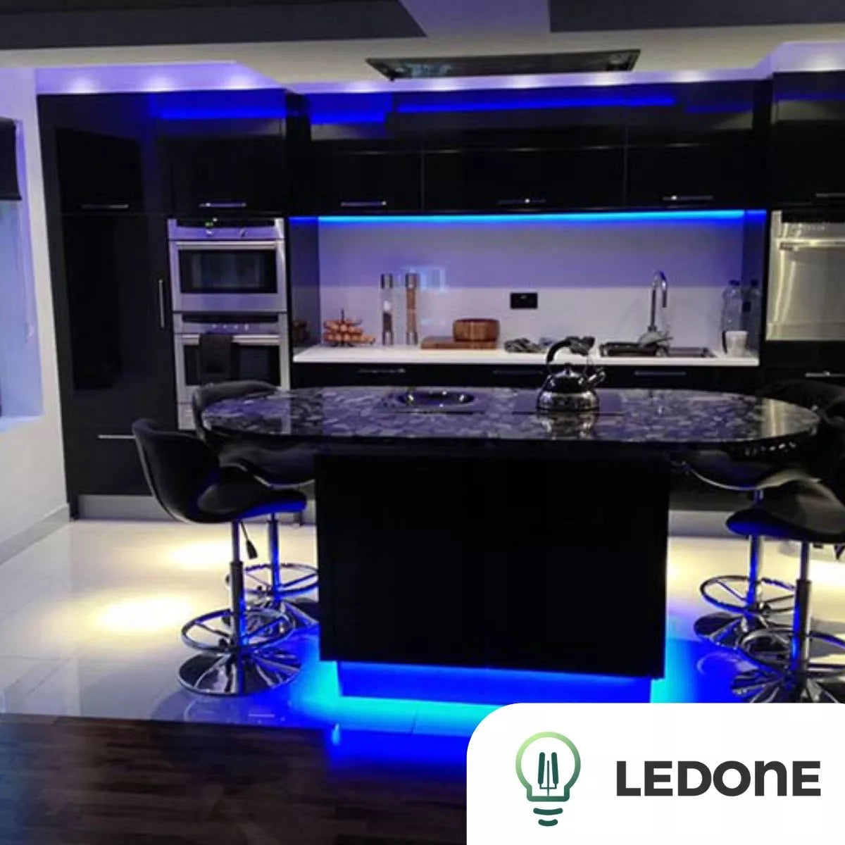 LED juostos rinkinys RGBW – 5 m, šiltai / šaltai balta, su pulteliu ir 12 V maitinimu