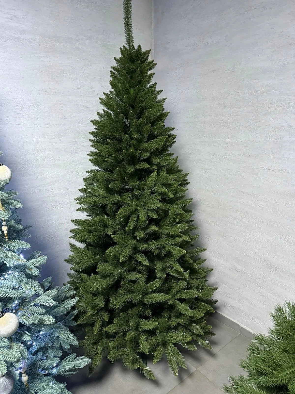 Art-Trans dirbtinė Kaukazo eglė iš PVC, 300 cm, su stovu