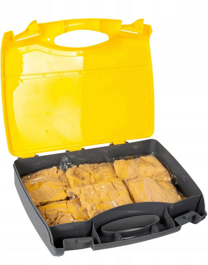 Kinetinio smėlio rinkinys 1,5 kg – statybų aikštelė su ekskavatoriais, transporto priemonėmis ir lagaminu
