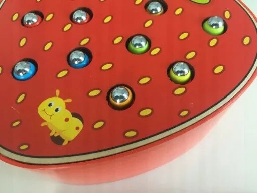 Magnetinis žvejybos žaidimas „Kirminukai braškėje“