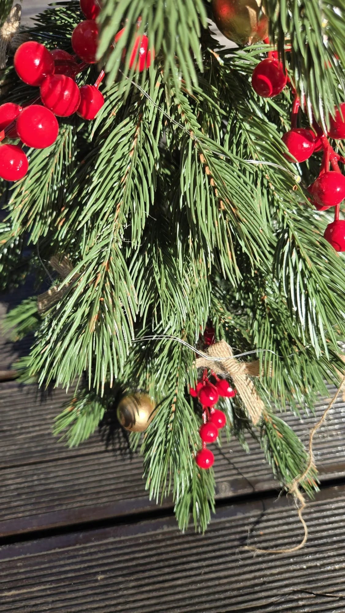 Maža dirbtinė eglutė LIMBA MINI, 60 cm, 100 % PE 3D, vazone su džiuto dekoru