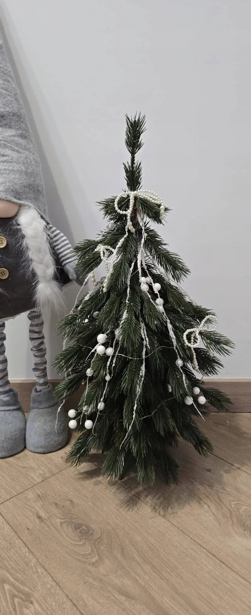 Maža dirbtinė eglutė LIMBA MINI, 60 cm, 100 % PE 3D, vazone su džiuto dekoru